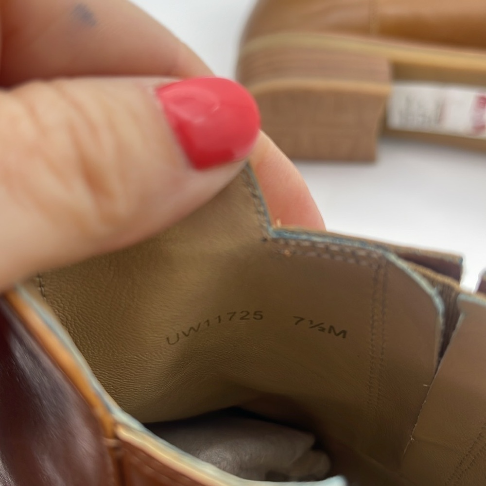 Stuart Weitzman Basilico Chelsea Booties Leather Ankle Boots Camel NWT Sz 7.5 - Picture 8 of 8